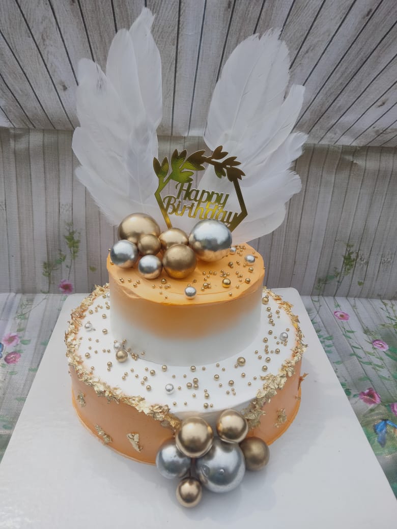 Golden Feather Luxe Cake